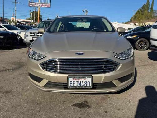 White Gold Metallic 2018 Ford Fusion SE