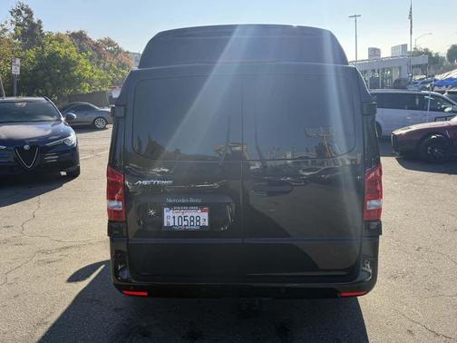 2018 Mercedes-Benz Metris Base