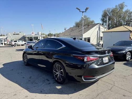 2022 Lexus ES 300h Base
