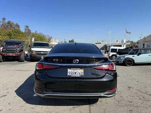 2022 Lexus ES 300h Base
