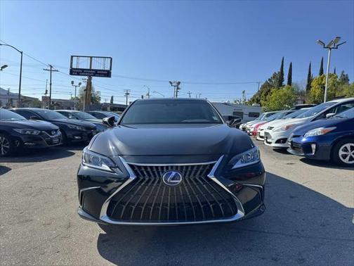 2022 Lexus ES 300h Base