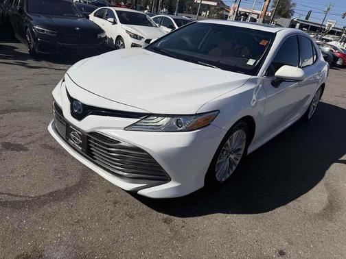 2019 Toyota Camry Hybrid XLE