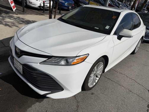 2019 Toyota Camry Hybrid XLE