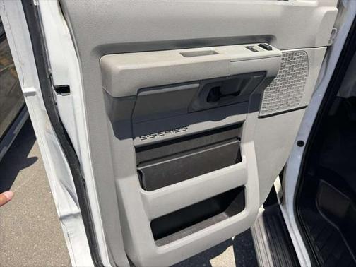 2011 Ford E350 Super Duty XLT