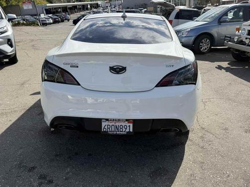 2011 Hyundai Genesis Coupe 2.0T Premium