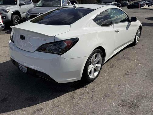 2011 Hyundai Genesis Coupe 2.0T Premium