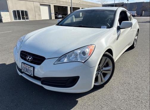 2011 Hyundai Genesis Coupe 2.0T Premium