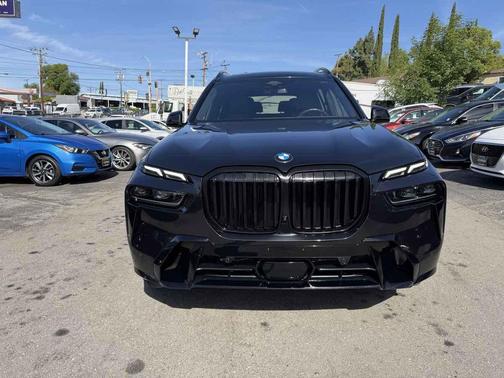 Black Sapphire Metallic 2024 BMW X7 xDrive40i