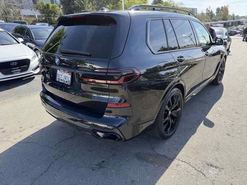 Black Sapphire Metallic 2024 BMW X7 xDrive40i