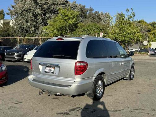 2001 Chrysler Town & Country Limited