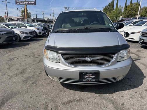 2001 Chrysler Town & Country Limited