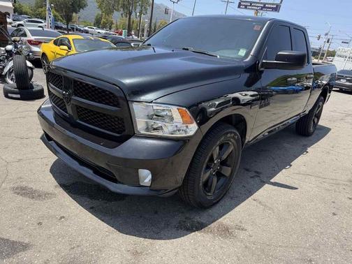 Brilliant Black Crystal Pearlcoat 2016 RAM 1500 Tradesman/Express