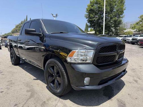 Brilliant Black Crystal Pearlcoat 2016 RAM 1500 Tradesman/Express
