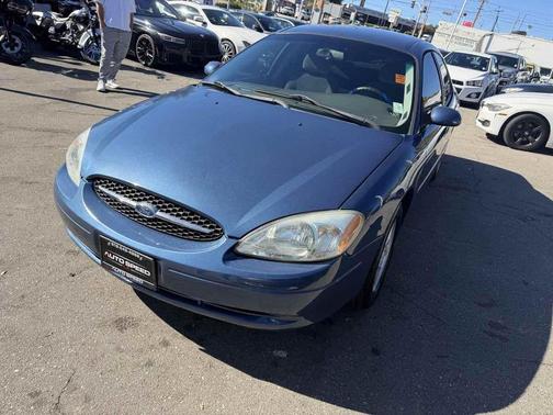 2002 Ford Taurus SE
