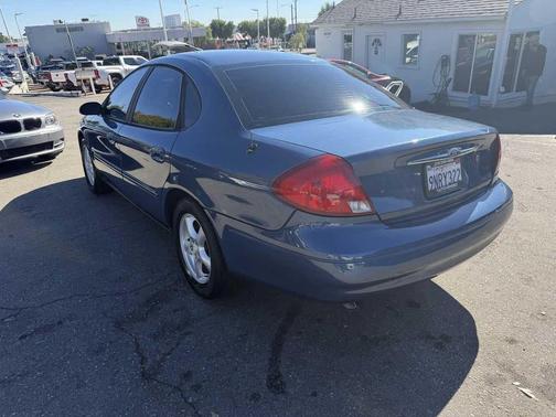 2002 Ford Taurus SE