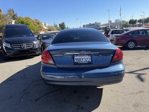 2002 Ford Taurus SE