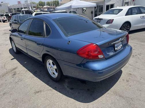 2002 Ford Taurus SE