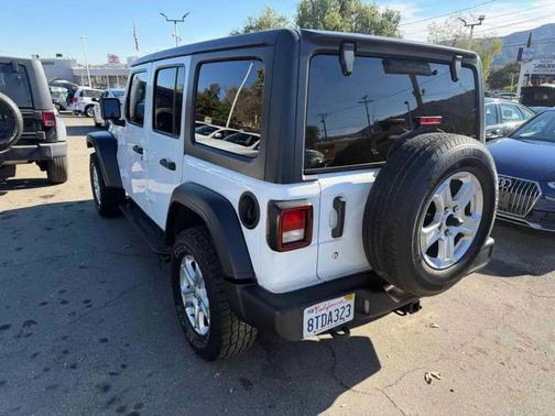 Bright White Clearcoat 2018 Jeep Wrangler Unlimited Sport