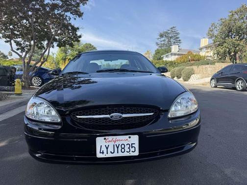 2002 Ford Taurus SE