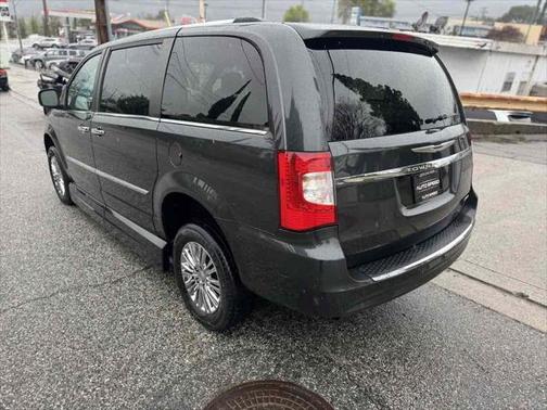 2011 Chrysler Town & Country Limited