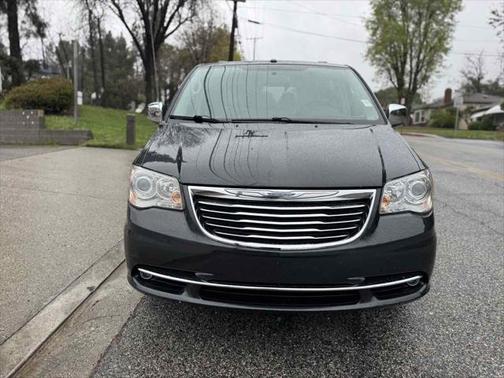 2011 Chrysler Town & Country Limited