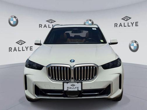 Alpine White 2024 BMW X5 PHEV xDrive50e