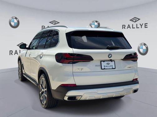 Alpine White 2024 BMW X5 PHEV xDrive50e