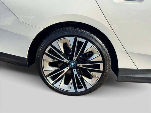 2025 BMW i5 xDrive40