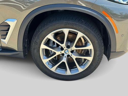 Manhattan Green Metallic 2026 BMW X5 xDrive40i