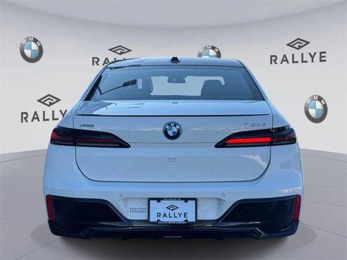 2025 BMW 750e i xDrive