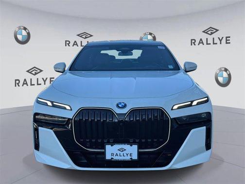 2025 BMW 750e i xDrive