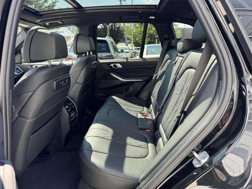 2022 BMW X5 M50i