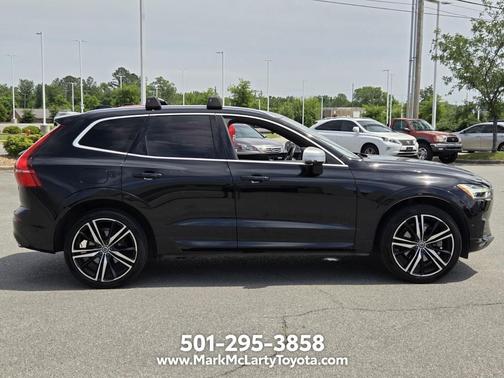 Onyx Black Metallic 2019 Volvo XC60 T6 R-Design