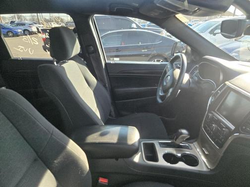 2017 Jeep Grand Cherokee Laredo