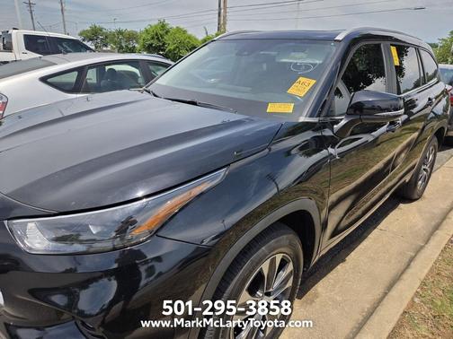 Midnight Black Metallic 2023 Toyota Highlander XLE