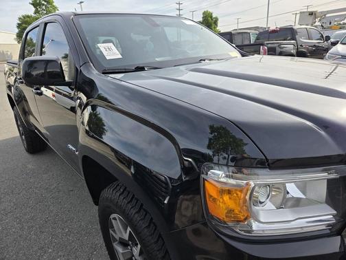 Onyx Black 2022 GMC Canyon AT4
