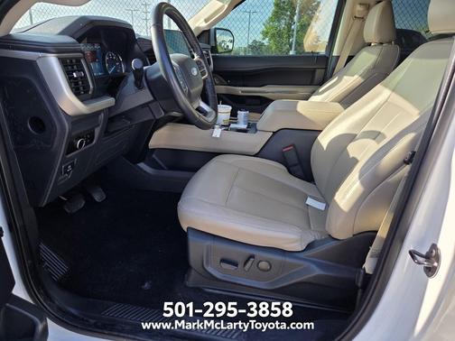 Oxford White 2023 Ford Expedition XLT