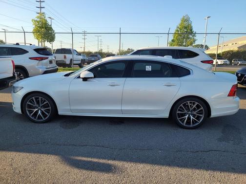 2020 Volvo S90 T6 Momentum