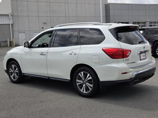 2017 Nissan Pathfinder SL