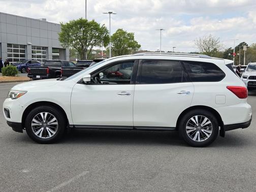 2017 Nissan Pathfinder SL