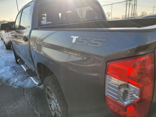 2014 Toyota Tundra SR5