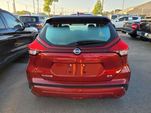 2024 Nissan Kicks SR