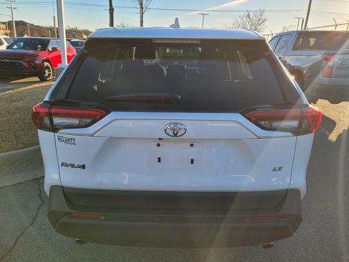2023 Toyota RAV4 LE