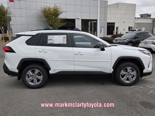 2025 Toyota RAV4 Hybrid LE