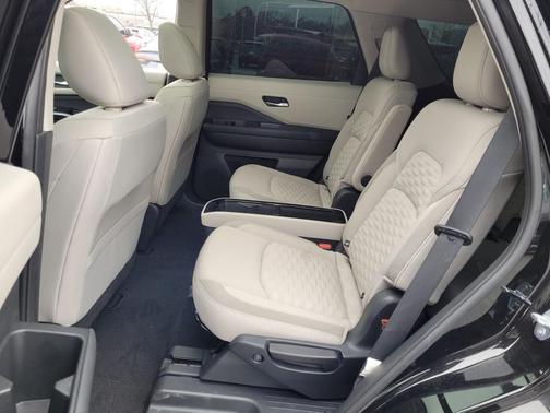 2022 Nissan Pathfinder SV 4WD