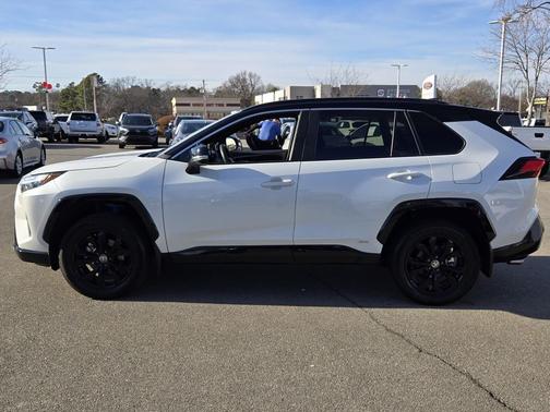 2024 Toyota RAV4 Hybrid SE