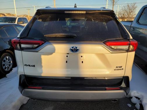 2024 Toyota RAV4 Hybrid SE
