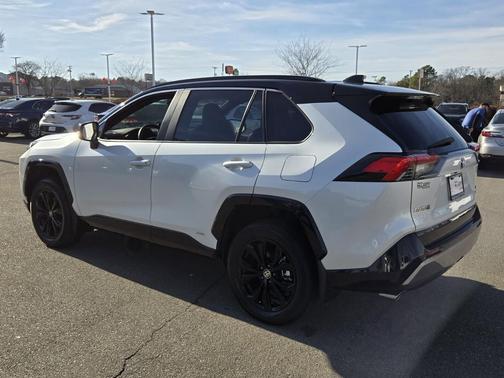 2024 Toyota RAV4 Hybrid SE