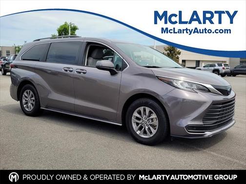 2022 Toyota Sienna LE