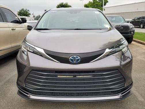 2022 Toyota Sienna LE